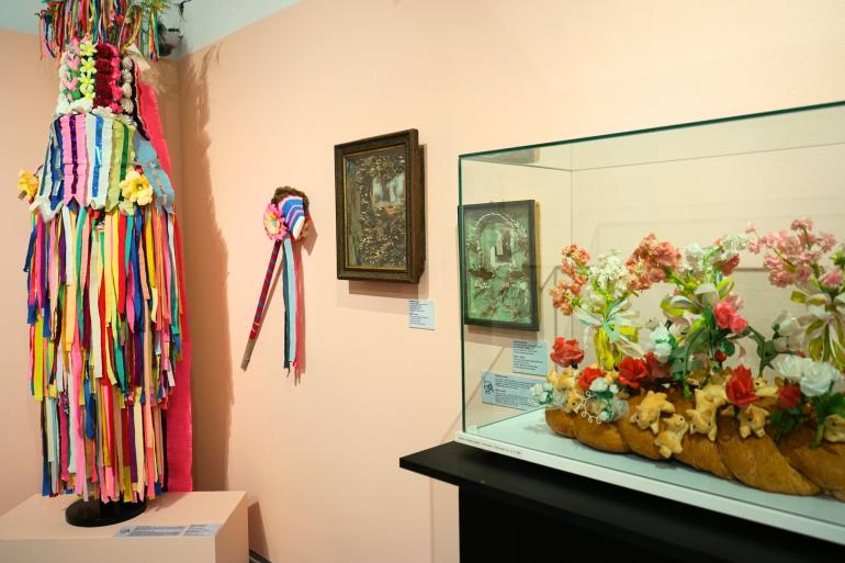 Razstava Predmeti veselja gostuje v Pokrajinskem muzeju Maribor 