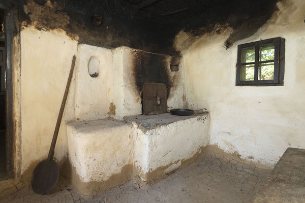 Crumb in February - Kitchen with fireplace